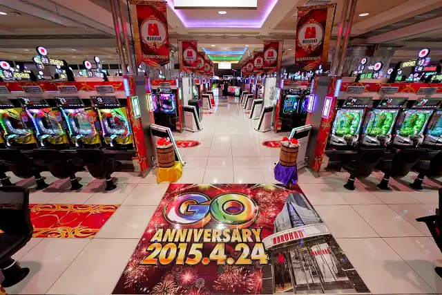 Maruhan Namba interior